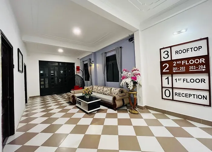 Queenie House