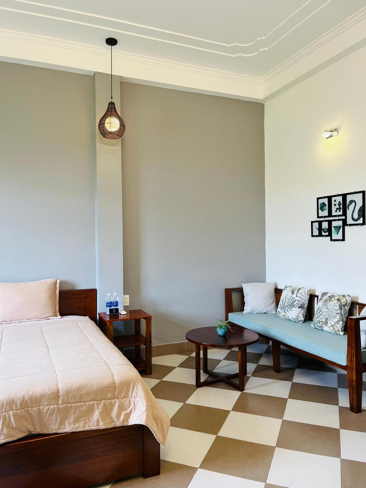 Queenie House Guest house